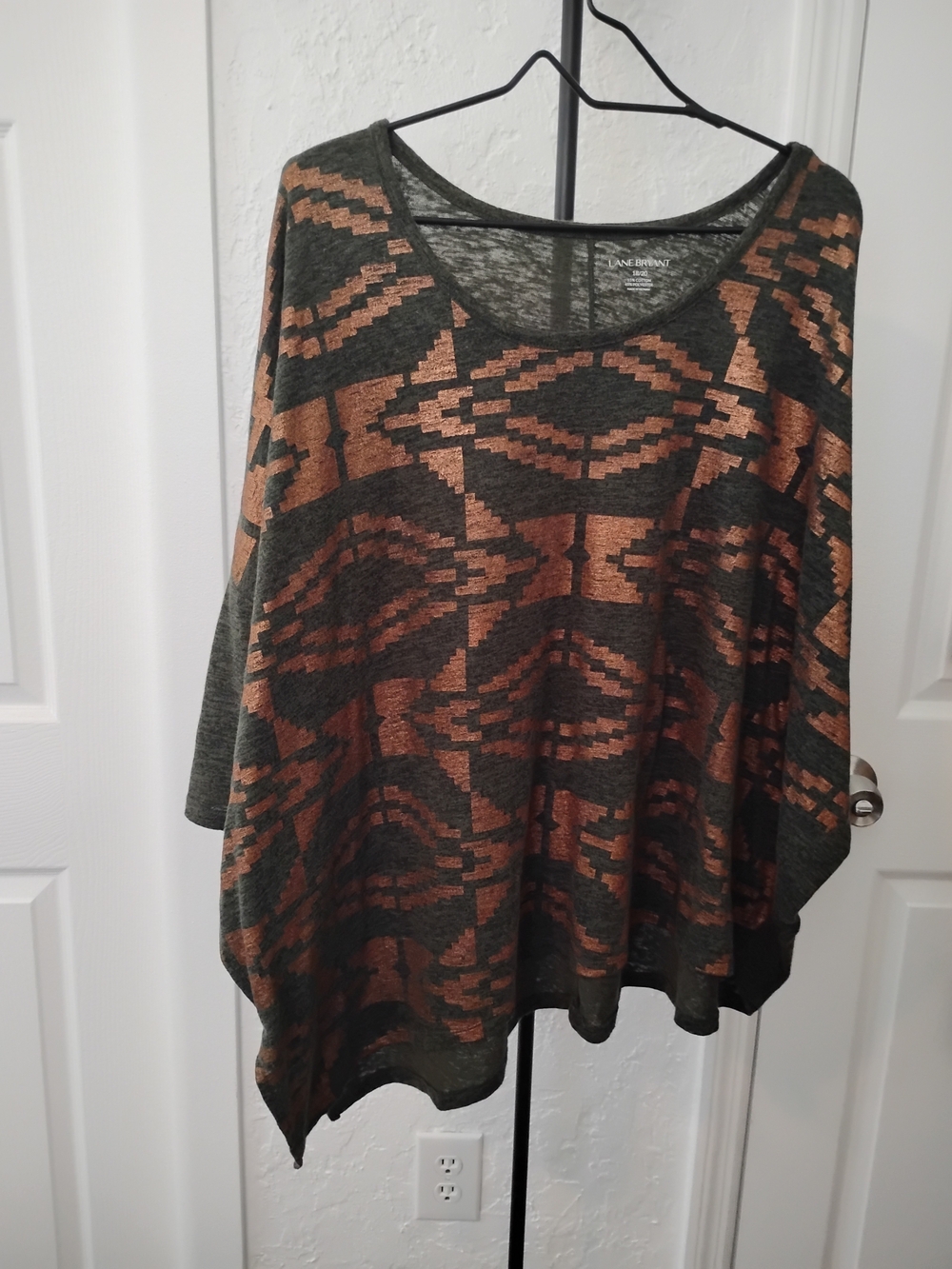 LANE BRYANT Aztec Boho Top Plus Size 18/20 Gold Accent Asymmetric Hem